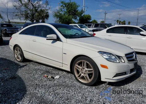 2012 Mercedes-Benz E 350 z USA, uszkodzony, nr VIN WDDKJ5KB5CF177393